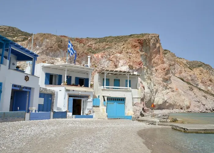 Erginas Boat House * Plaka (Milos)